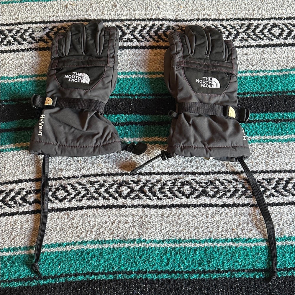 The North Face Girls Hyvent Snow Ski Gloves in Black & Gray - Picture 2 of 12